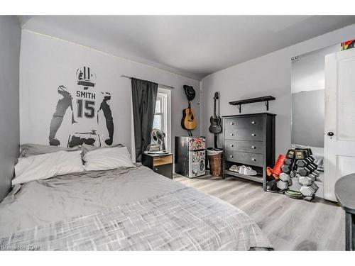 227 Eagle Street S, Cambridge, ON - Indoor Photo Showing Bedroom