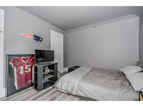 227 Eagle Street S, Cambridge, ON - Indoor Photo Showing Bedroom