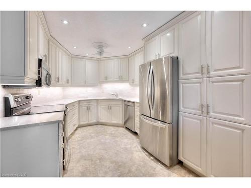 404-24 Marilyn Drive, Guelph, ON - Indoor Photo Showing Kitchen