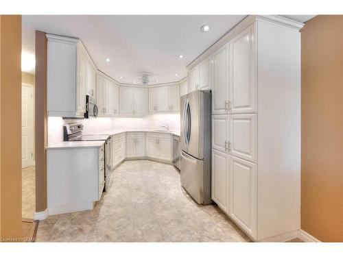 404-24 Marilyn Drive, Guelph, ON - Indoor Photo Showing Kitchen