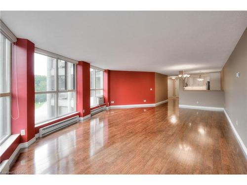 404-24 Marilyn Drive, Guelph, ON - Indoor Photo Showing Other Room