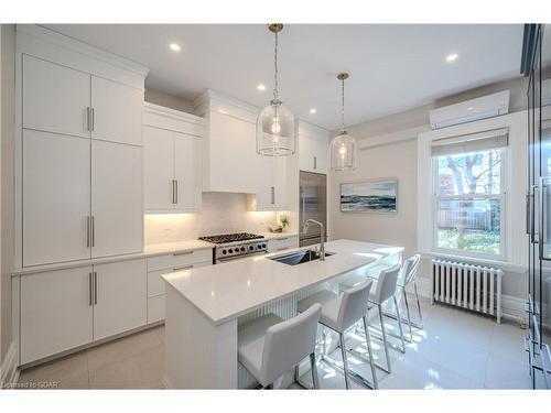 138 Dublin Street N, Guelph, ON - Indoor Photo Showing Kitchen With Upgraded Kitchen