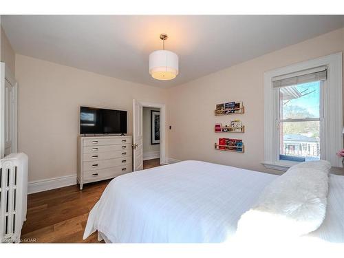 138 Dublin Street N, Guelph, ON - Indoor Photo Showing Bedroom