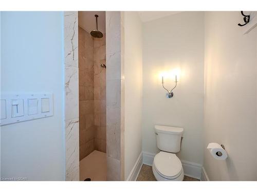 138 Dublin Street N, Guelph, ON - Indoor Photo Showing Bathroom