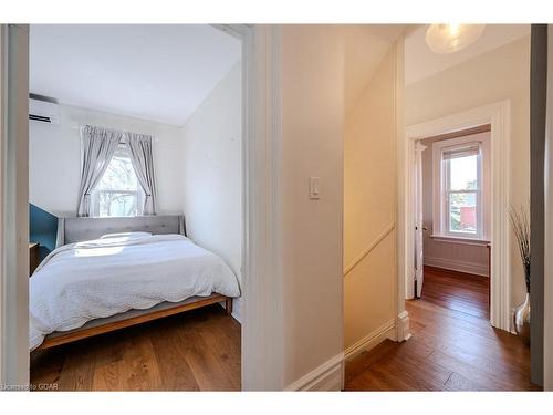 138 Dublin Street N, Guelph, ON - Indoor Photo Showing Bedroom