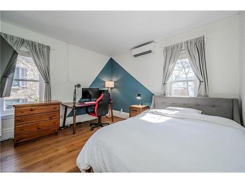 138 Dublin Street N, Guelph, ON - Indoor Photo Showing Bedroom