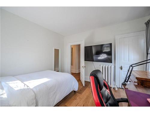 138 Dublin Street N, Guelph, ON - Indoor Photo Showing Bedroom