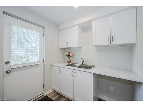 29 Wilson Crescent, Elora, ON - Indoor Photo Showing Kitchen With Double Sink