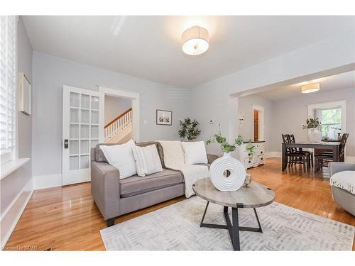 129 Garafraxa Street E, Fergus, ON - Indoor Photo Showing Living Room