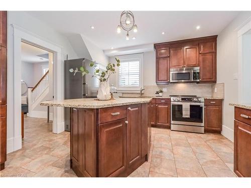 129 Garafraxa Street E, Fergus, ON - Indoor Photo Showing Kitchen With Upgraded Kitchen