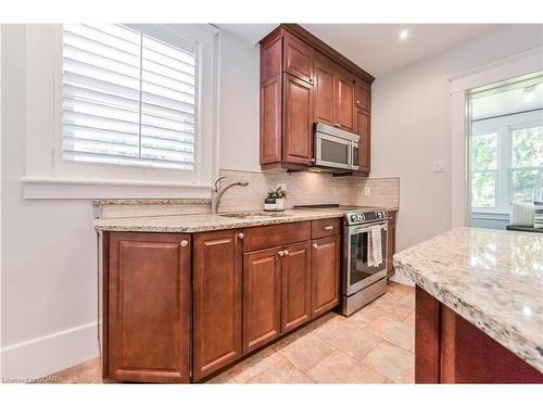 129 Garafraxa Street E, Fergus, ON - Indoor Photo Showing Kitchen