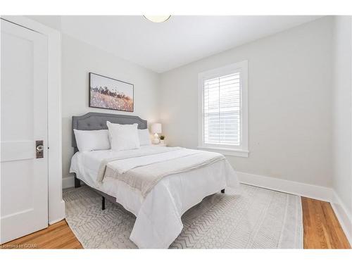 129 Garafraxa Street E, Fergus, ON - Indoor Photo Showing Bedroom