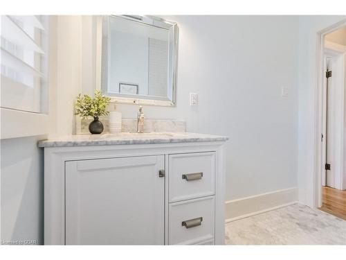 129 Garafraxa Street E, Fergus, ON - Indoor Photo Showing Bathroom