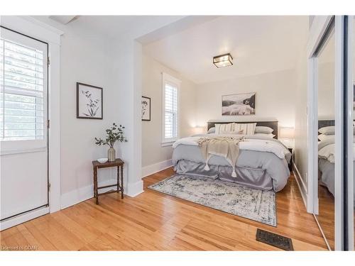 129 Garafraxa Street E, Fergus, ON - Indoor Photo Showing Bedroom