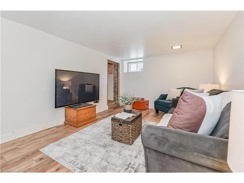 129 Garafraxa Street E, Fergus, ON - Indoor Photo Showing Living Room