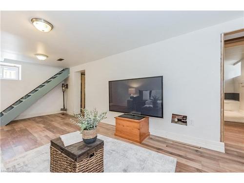 129 Garafraxa Street E, Fergus, ON - Indoor Photo Showing Living Room