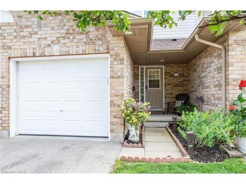 14-31 Schroder Crescent, Guelph, ON - Outdoor