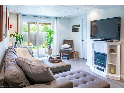 14-31 Schroder Crescent, Guelph, ON - Indoor Photo Showing Living Room With Fireplace