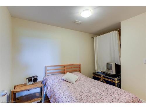 242073 Concession 2-3 Road, Grand Valley, ON - Indoor Photo Showing Bedroom