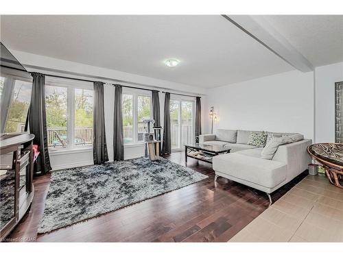 100 Mussen Street, Guelph, ON - Indoor Photo Showing Living Room