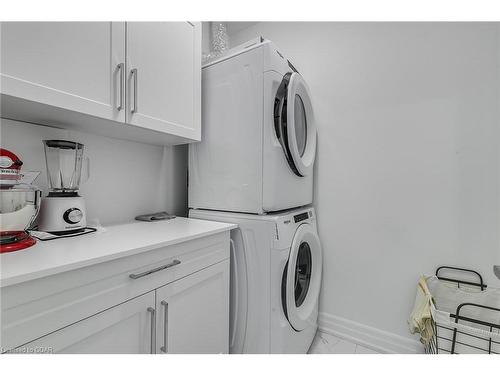 611-1880 Gordon Street, Guelph, ON - Indoor Photo Showing Laundry Room