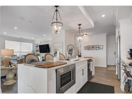 611-1880 Gordon Street, Guelph, ON - Indoor Photo Showing Kitchen With Upgraded Kitchen