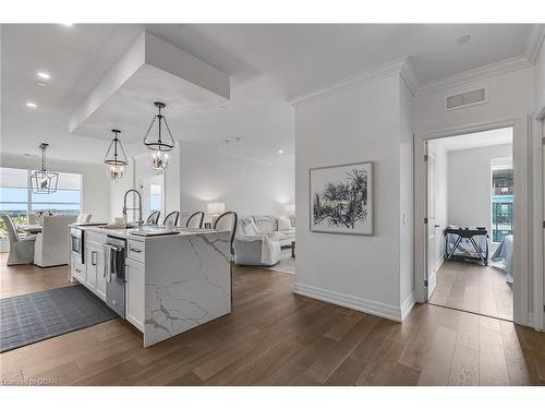 611-1880 Gordon Street, Guelph, ON - Indoor Photo Showing Kitchen