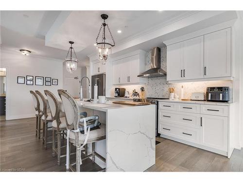 611-1880 Gordon Street, Guelph, ON - Indoor Photo Showing Kitchen With Upgraded Kitchen