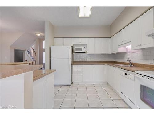 40 Spencer Crescent, Guelph, ON - Indoor Photo Showing Kitchen With Double Sink