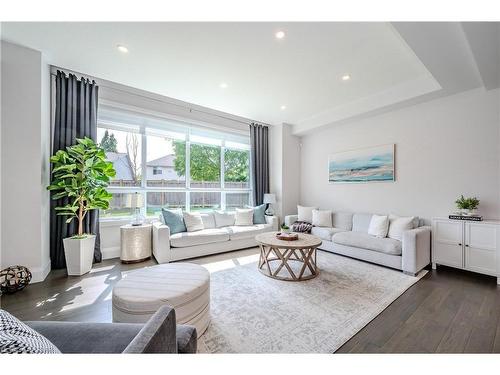 108 Lovett Lane, Guelph, ON - Indoor Photo Showing Living Room