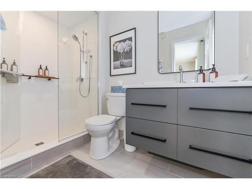 487 Anderson Street S, Fergus, ON - Indoor Photo Showing Bathroom