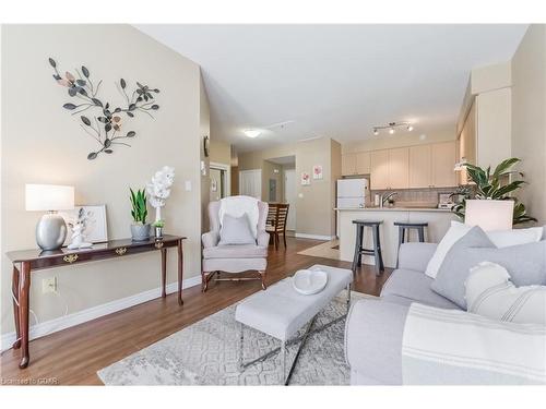 120-760 Woodhill Drive, Fergus, ON - Indoor Photo Showing Living Room