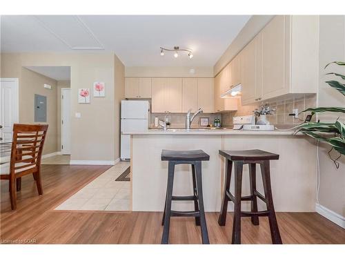 120-760 Woodhill Drive, Fergus, ON - Indoor Photo Showing Kitchen