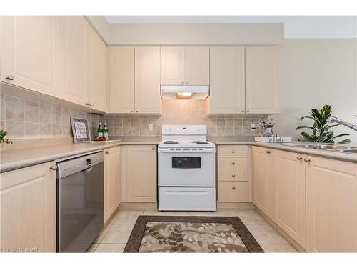 120-760 Woodhill Drive, Fergus, ON - Indoor Photo Showing Kitchen With Double Sink