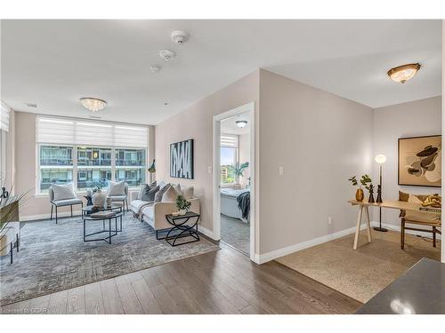 704-63 Arthur Street, Guelph, ON - Indoor Photo Showing Living Room