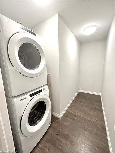 109-35 Kingsbury Square, Guelph, ON - Indoor Photo Showing Laundry Room