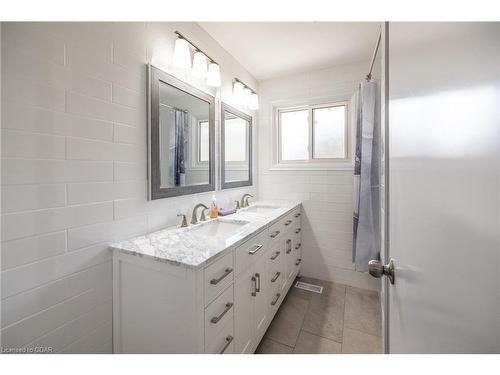 50 Drew Street, Guelph, ON - Indoor Photo Showing Bathroom