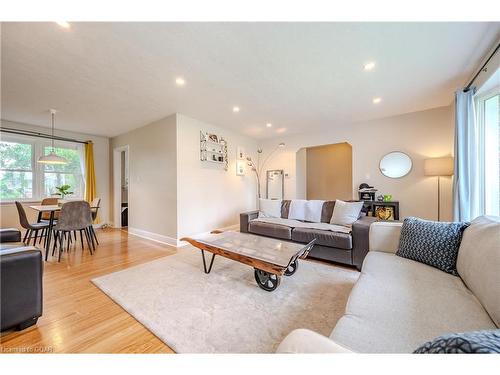 208 Delhi Street, Guelph, ON - Indoor Photo Showing Living Room