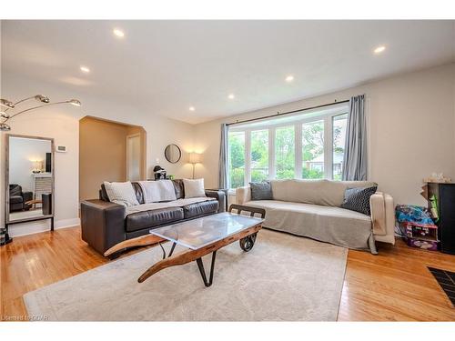 208 Delhi Street, Guelph, ON - Indoor Photo Showing Living Room