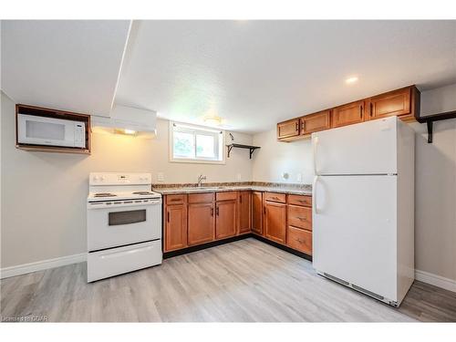 208 Delhi Street, Guelph, ON - Indoor Photo Showing Kitchen