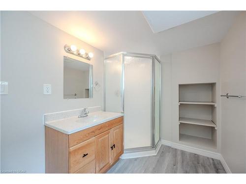 208 Delhi Street, Guelph, ON - Indoor Photo Showing Bathroom