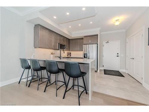 1109-1880 Gordon Street, Guelph, ON - Indoor Photo Showing Kitchen With Upgraded Kitchen