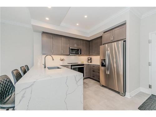 1109-1880 Gordon Street, Guelph, ON - Indoor Photo Showing Kitchen With Stainless Steel Kitchen With Upgraded Kitchen