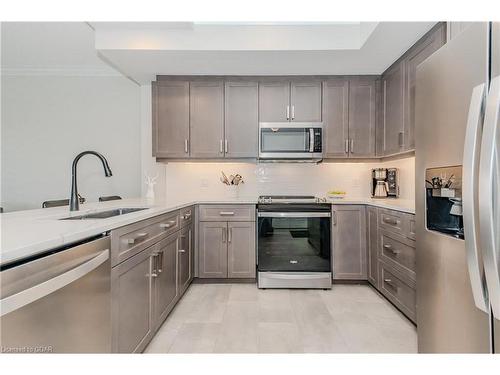 1109-1880 Gordon Street, Guelph, ON - Indoor Photo Showing Kitchen With Stainless Steel Kitchen With Upgraded Kitchen