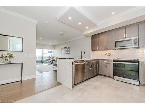 1109-1880 Gordon Street, Guelph, ON - Indoor Photo Showing Kitchen