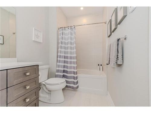 1109-1880 Gordon Street, Guelph, ON - Indoor Photo Showing Bathroom