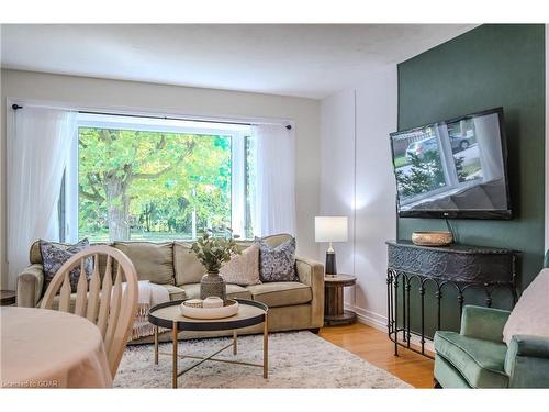 4 Blackbird Crescent, Guelph, ON - Indoor Photo Showing Living Room