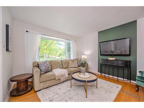 4 Blackbird Crescent, Guelph, ON - Indoor Photo Showing Living Room