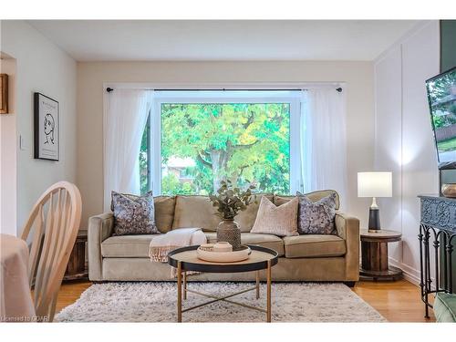 4 Blackbird Crescent, Guelph, ON - Indoor Photo Showing Living Room