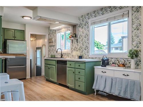 4 Blackbird Crescent, Guelph, ON - Indoor Photo Showing Kitchen With Upgraded Kitchen